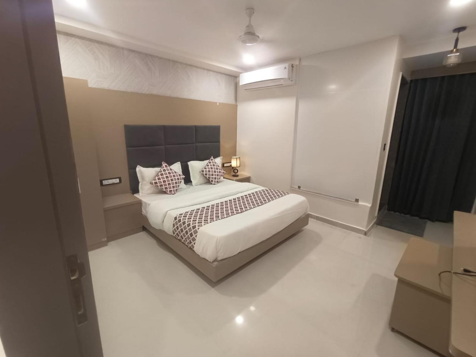 Hotel Royal Square Gandhinagar Exterior photo