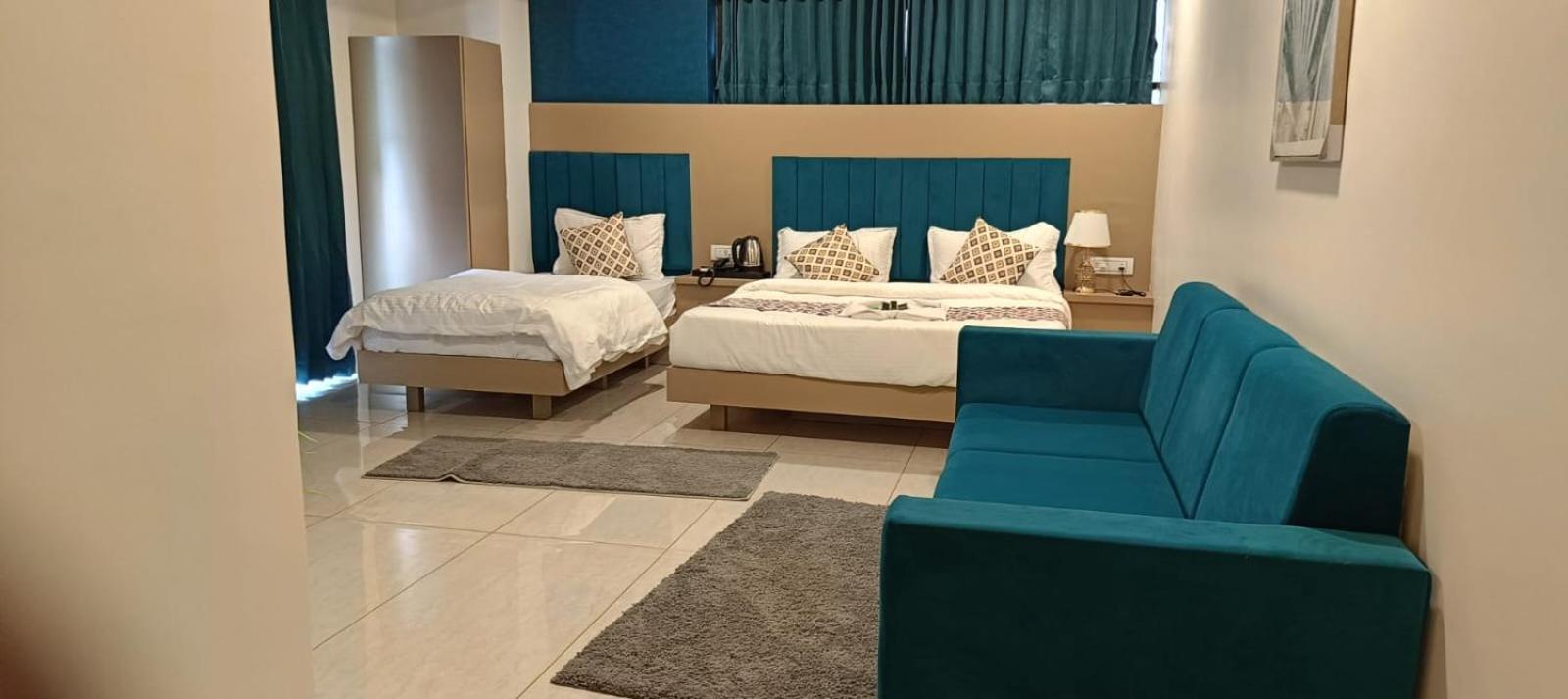 Hotel Royal Square Gandhinagar Exterior photo