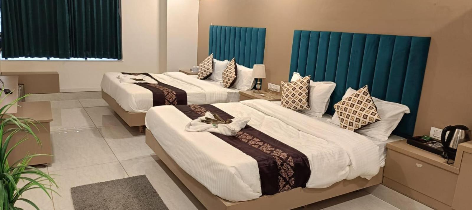 Hotel Royal Square Gandhinagar Exterior photo
