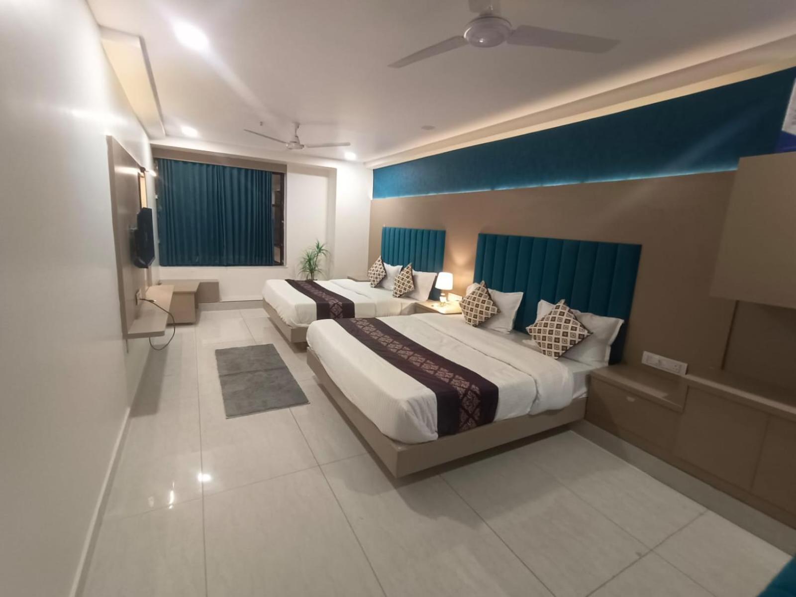 Hotel Royal Square Gandhinagar Exterior photo