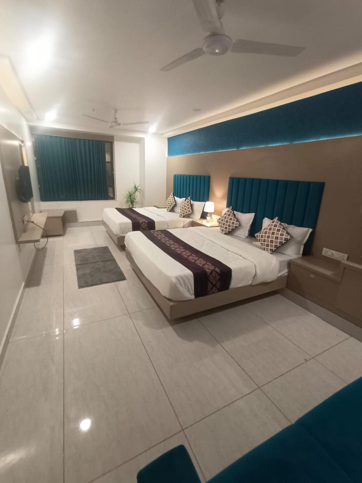 Hotel Royal Square Gandhinagar Exterior photo